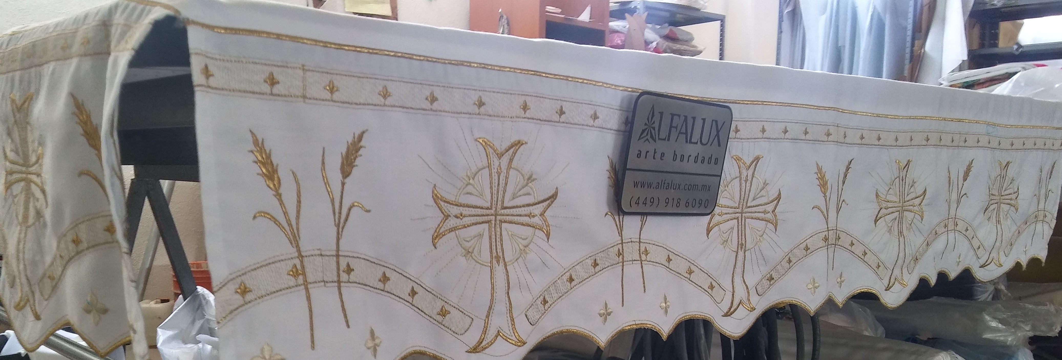 102 CRUZ MEDIEVAL Mantel Blanco 23